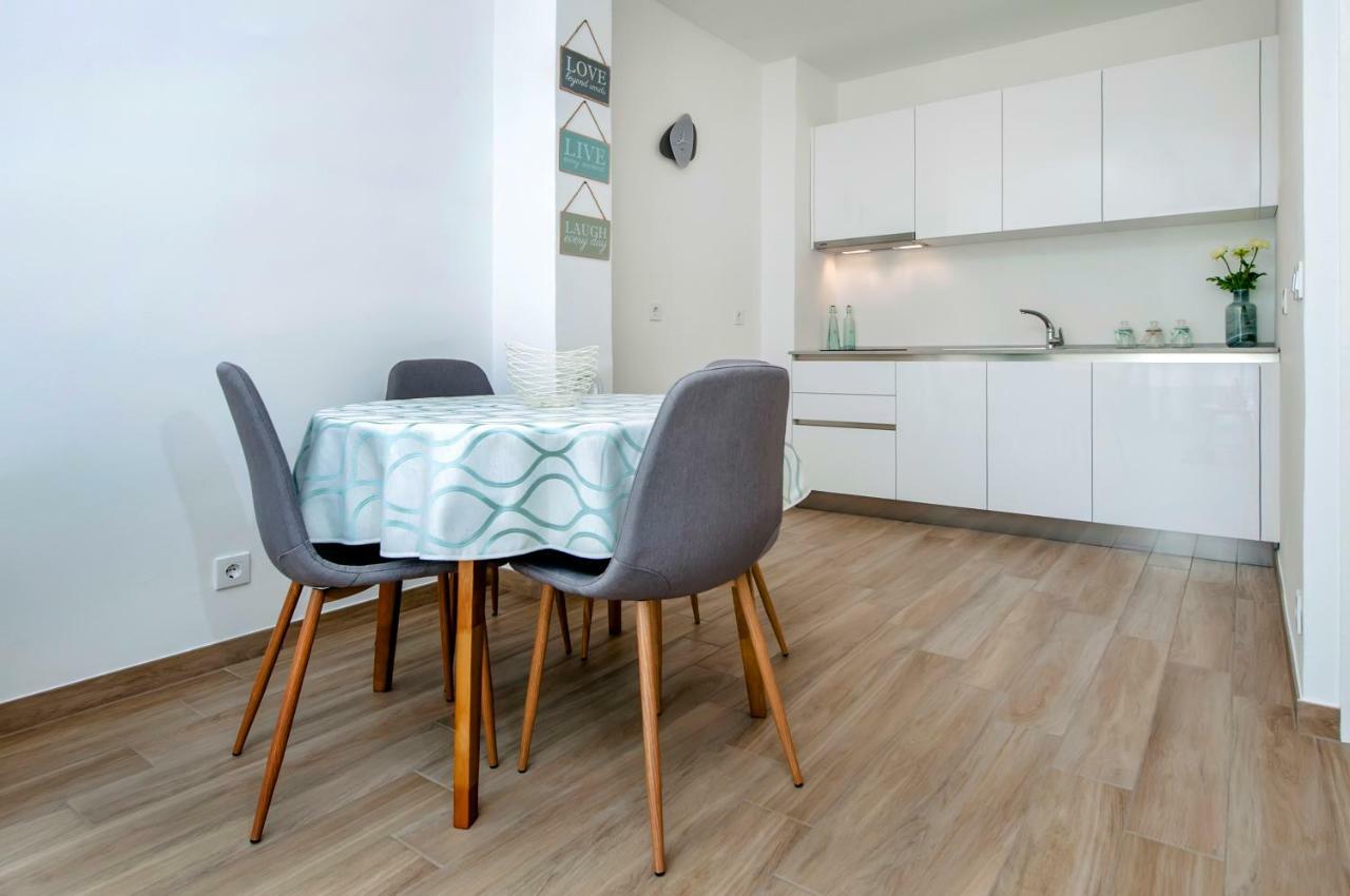 Apartment Loki Ровин Екстериор снимка