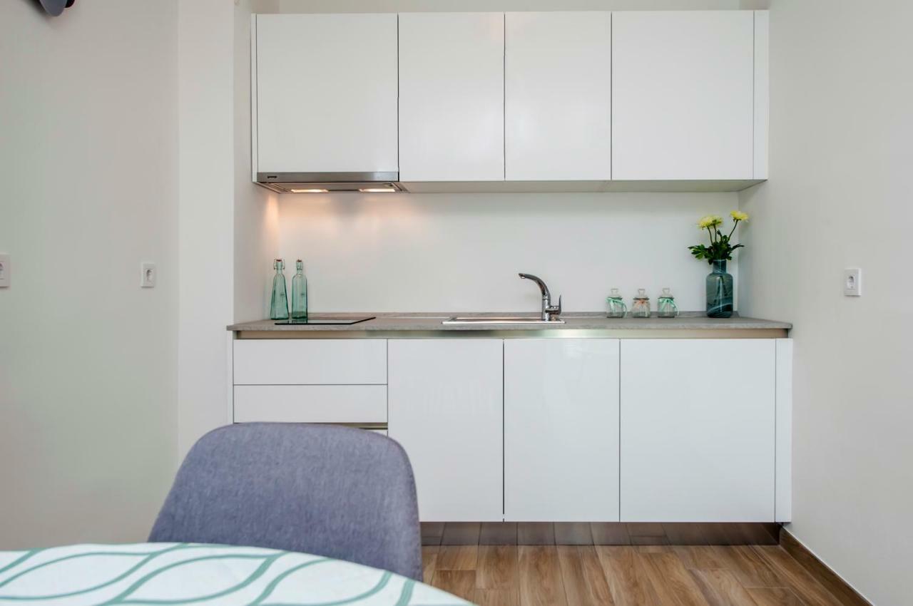 Apartment Loki Ровин Екстериор снимка