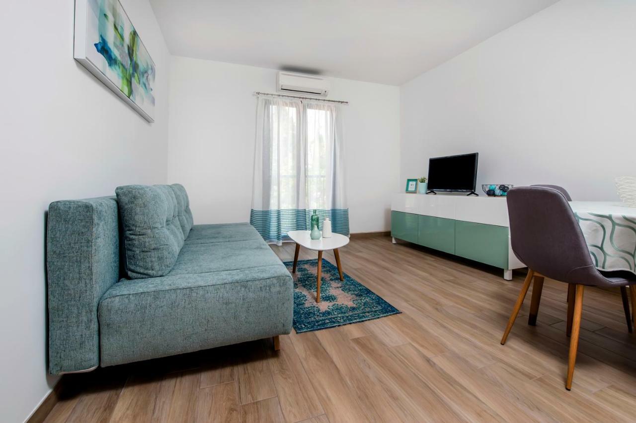 Apartment Loki Ровин Екстериор снимка